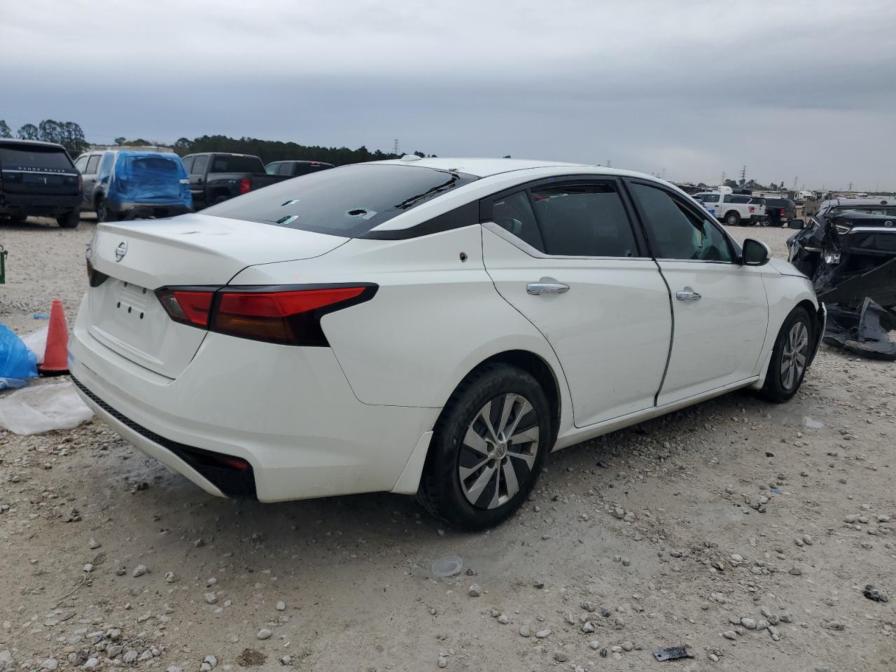 2020 Nissan Altima - Image 3