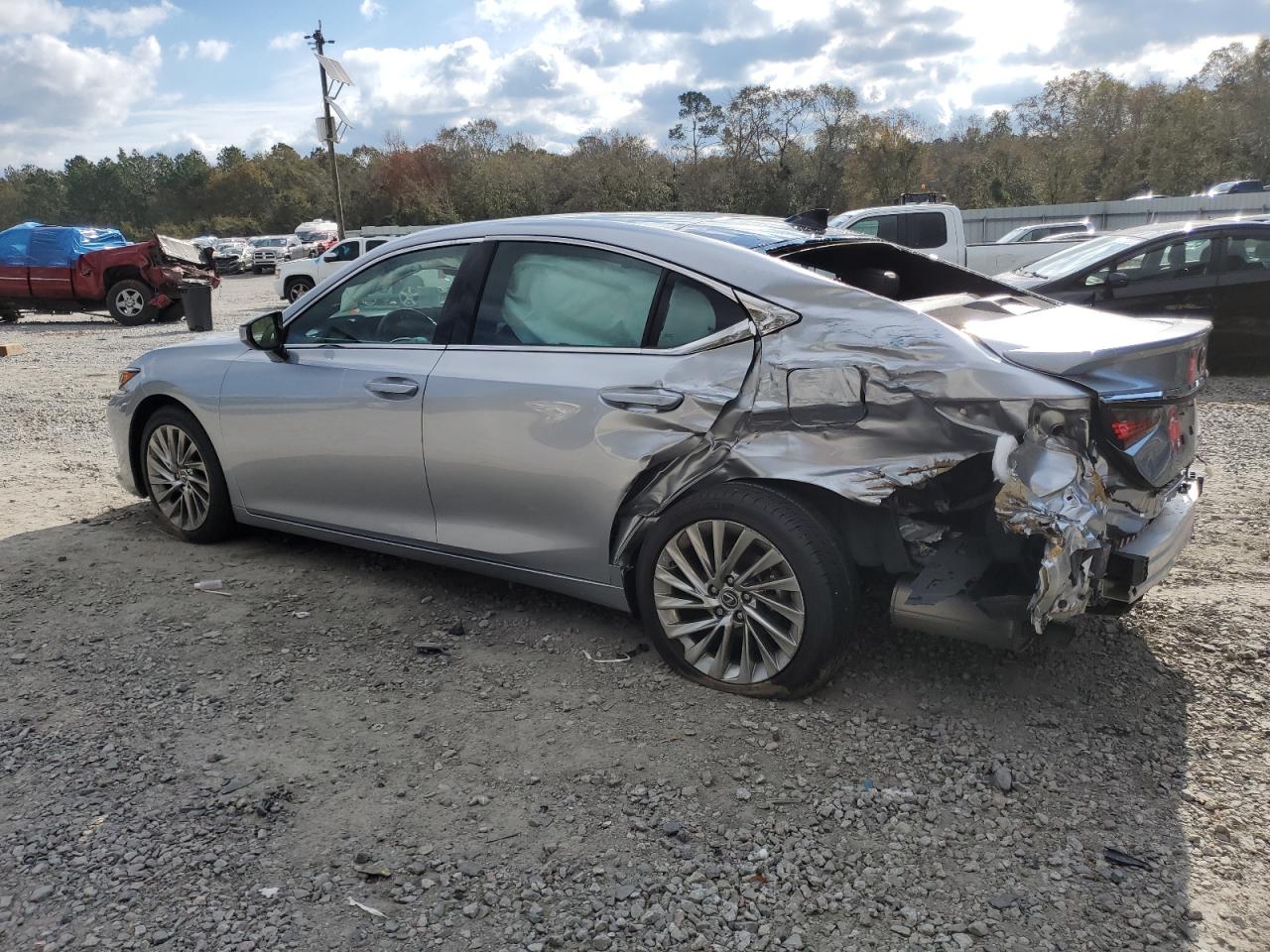 2022 Lexus ES - Image 2