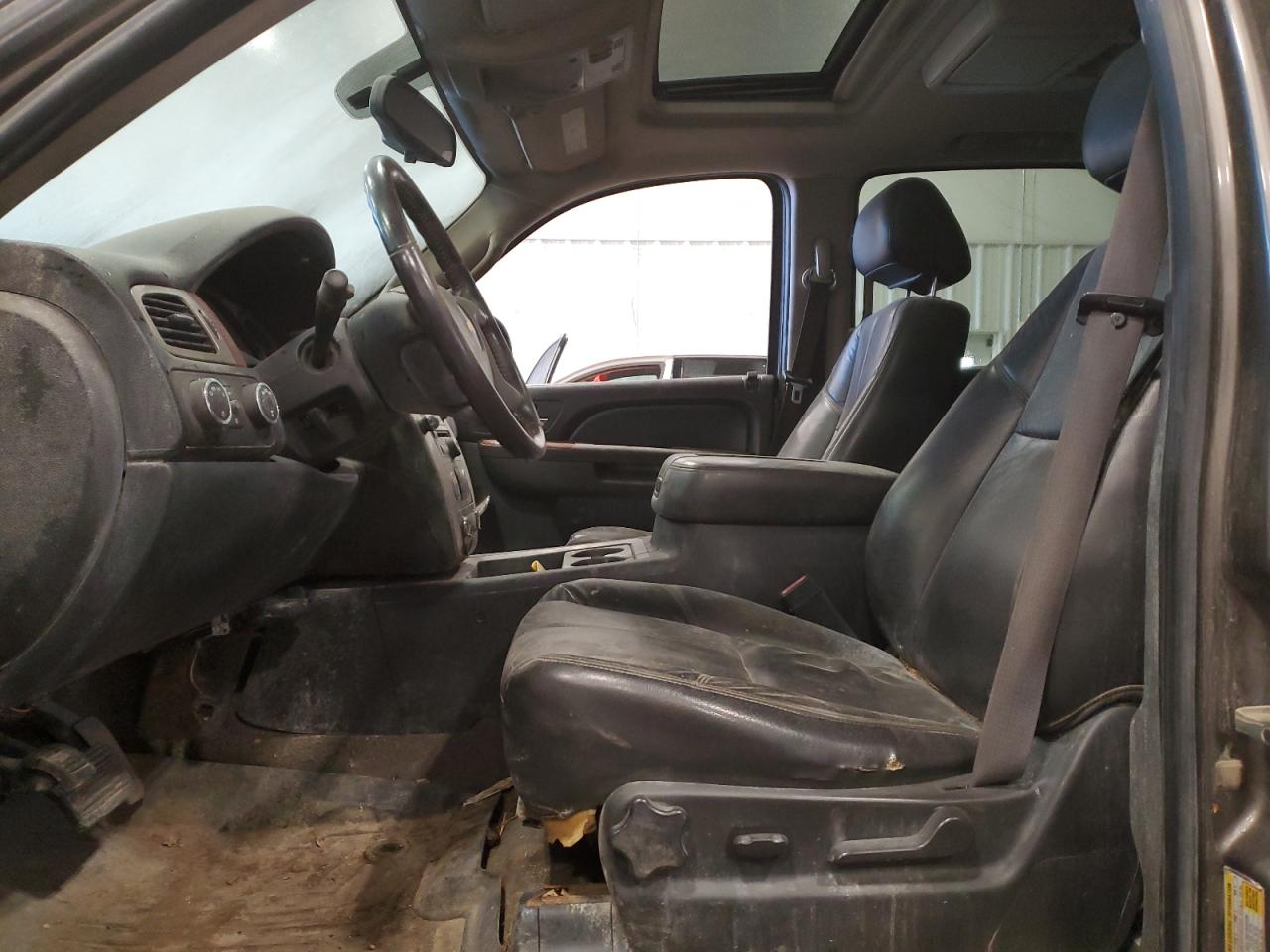 2011 Chevrolet Suburban - Image 7