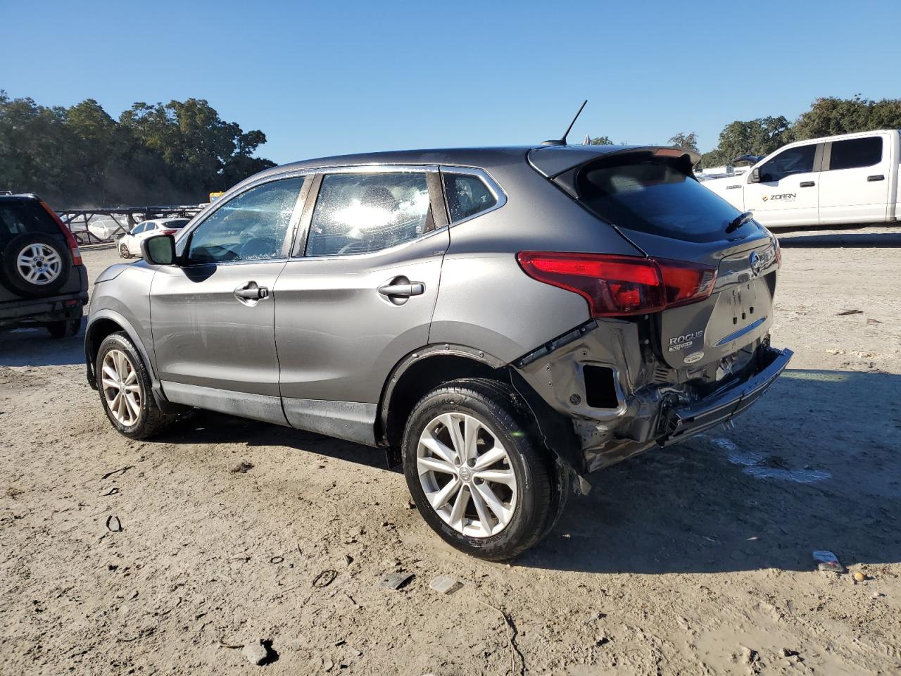 2017 Nissan Rogue - Image 2