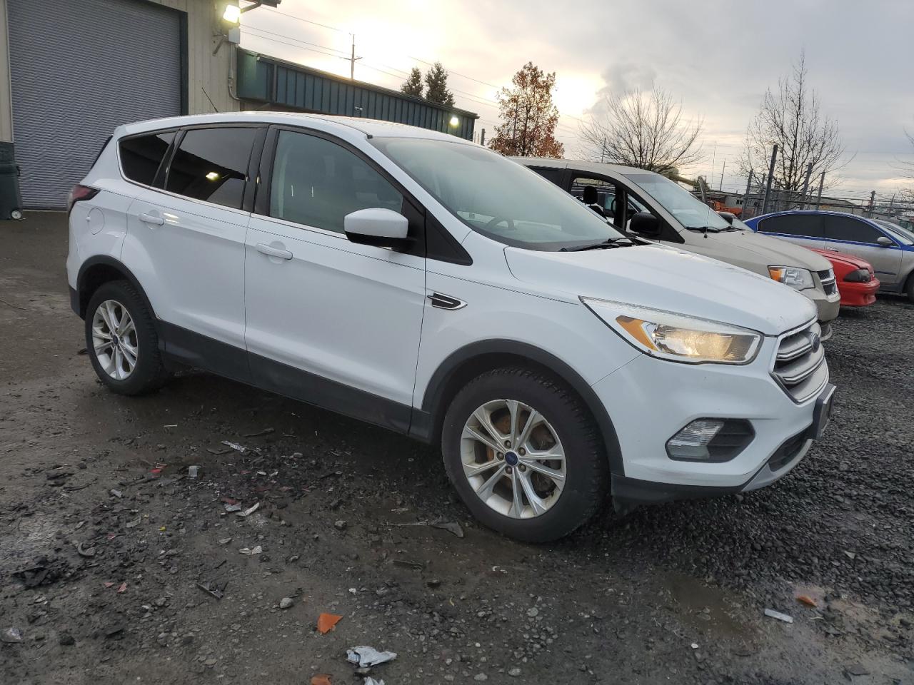 VIN 1FMCU9G9XHUA28687 2017 FORD ESCAPE no.4