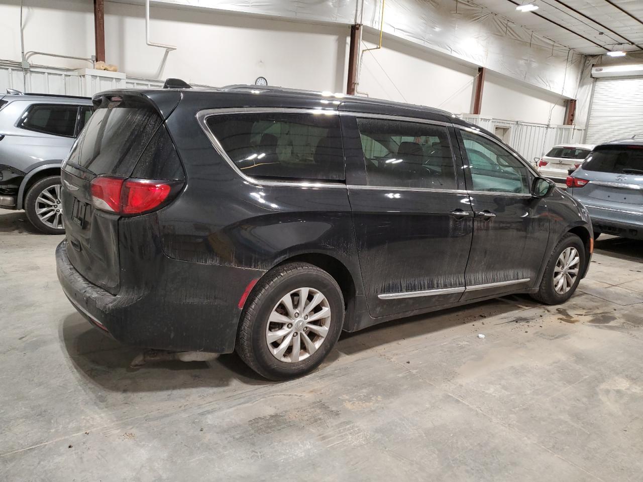 2019 Chrysler Pacifica - Image 3