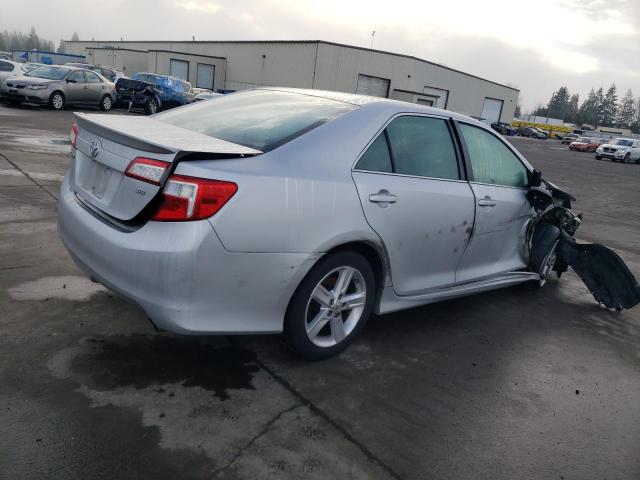  TOYOTA CAMRY 2014 Srebrny