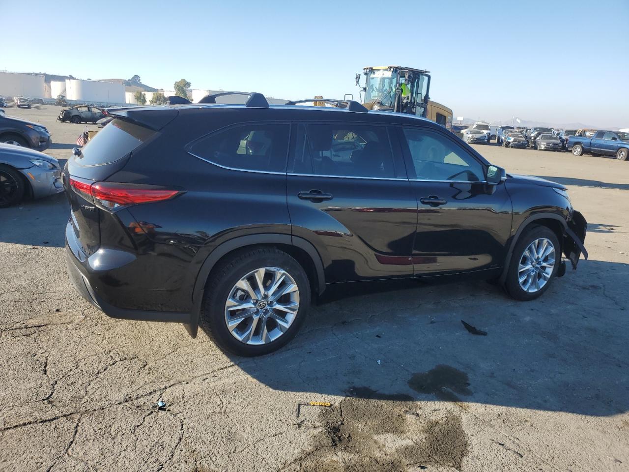2022 Toyota Highlander - Image 3