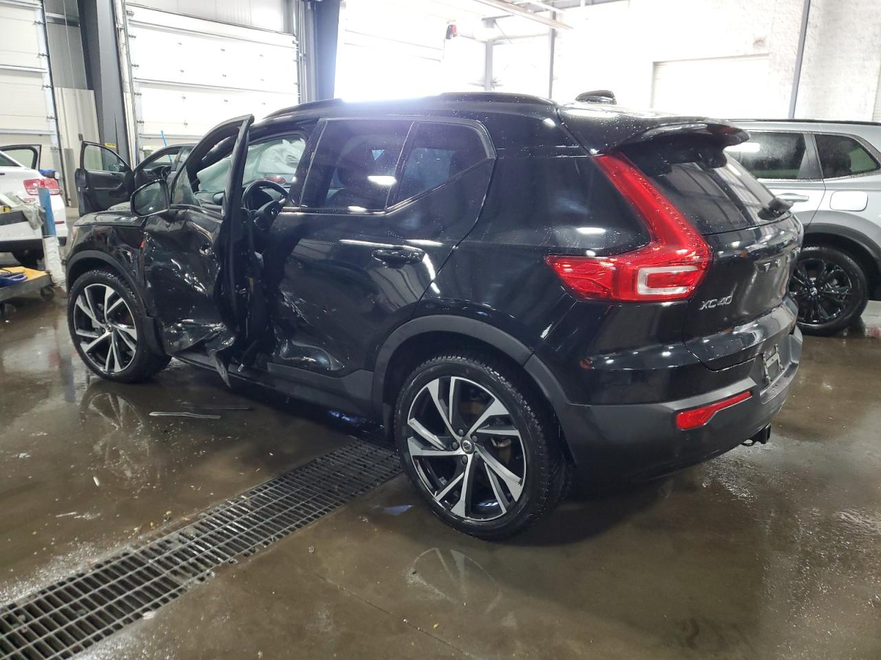 VIN YV4162UM4M2499436 2021 VOLVO XC40 no.2