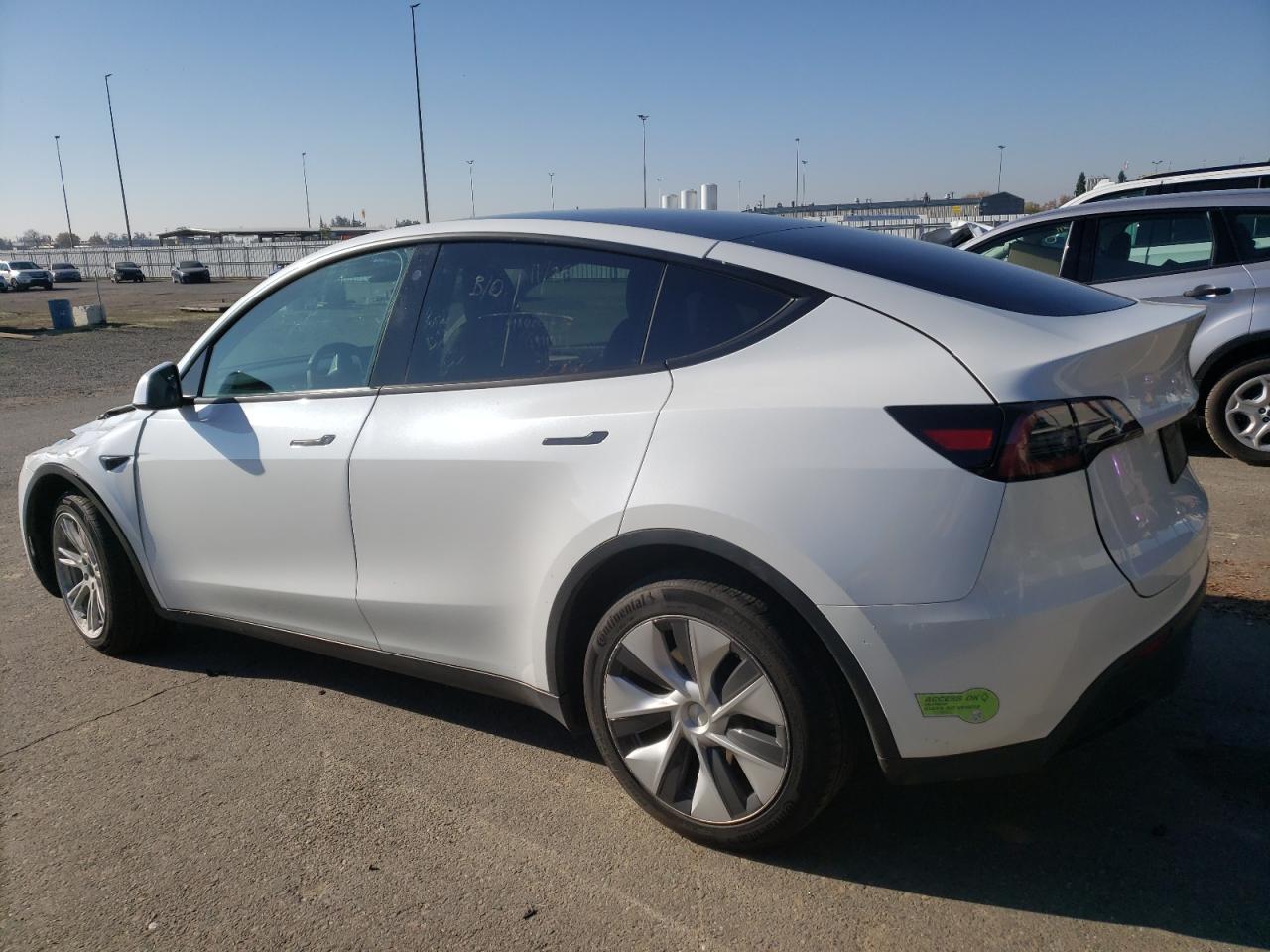 VIN 7SAYGDEEXPF639785 2023 TESLA MODEL Y no.2