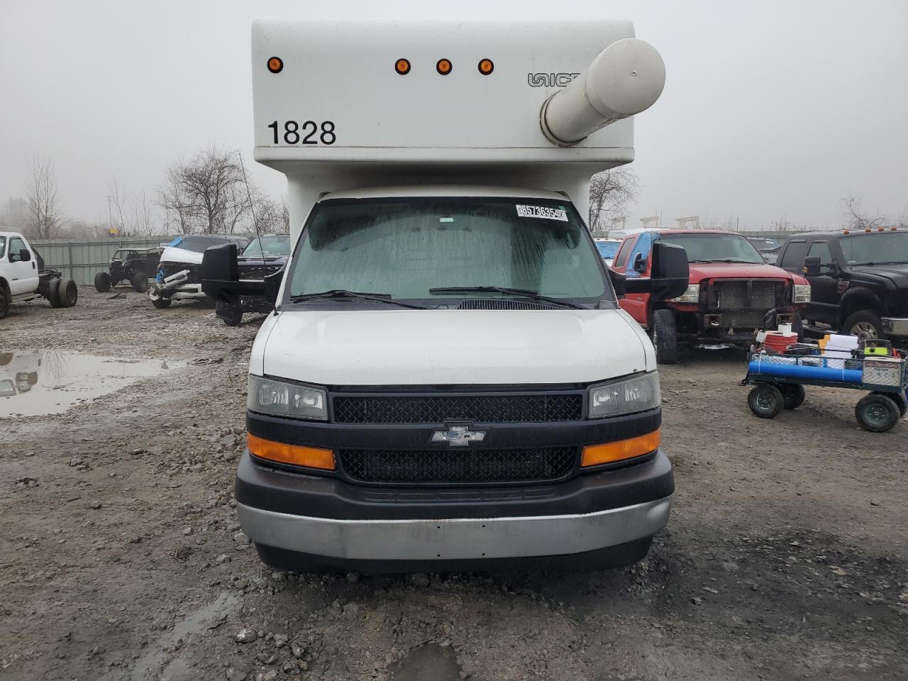 2018 Chevrolet Express - Image 5