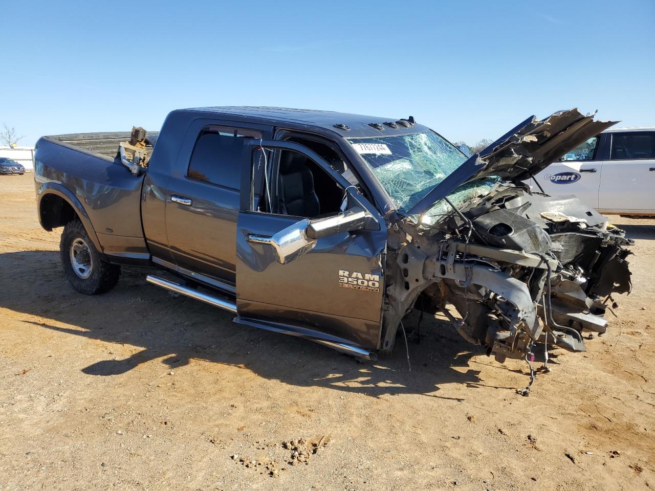 2016 RAM 3500 - Image 4