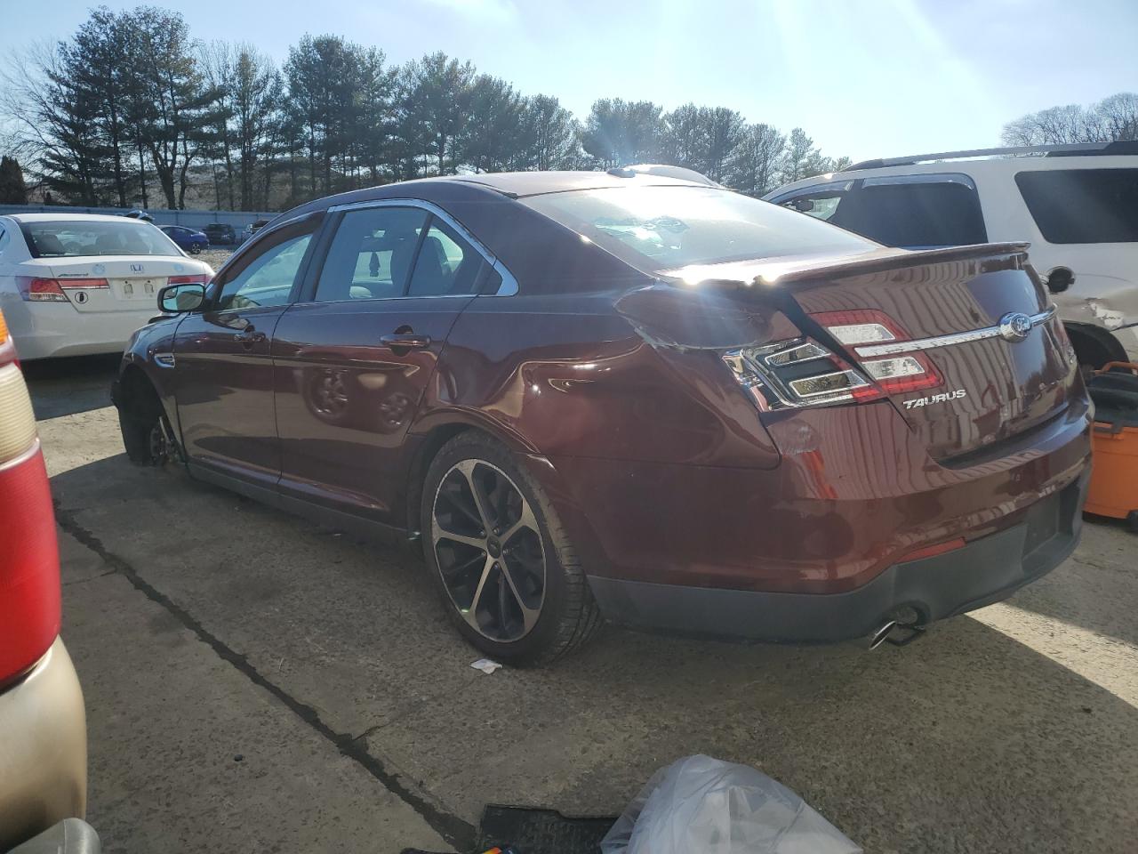 2015 Ford Taurus - Image 2