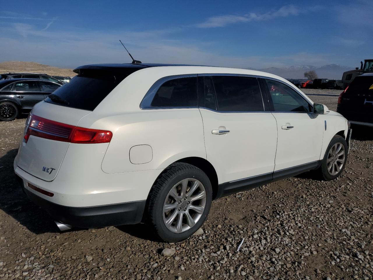 VIN 2LMHJ5FK2DBL50465 2013 LINCOLN MKT no.3