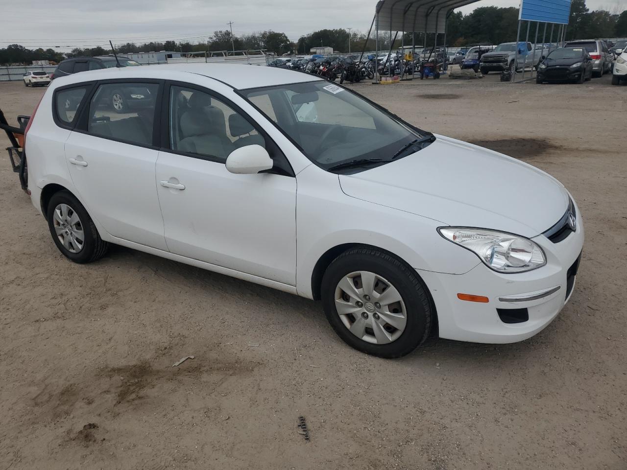 2011 Hyundai Elantra - Image 4