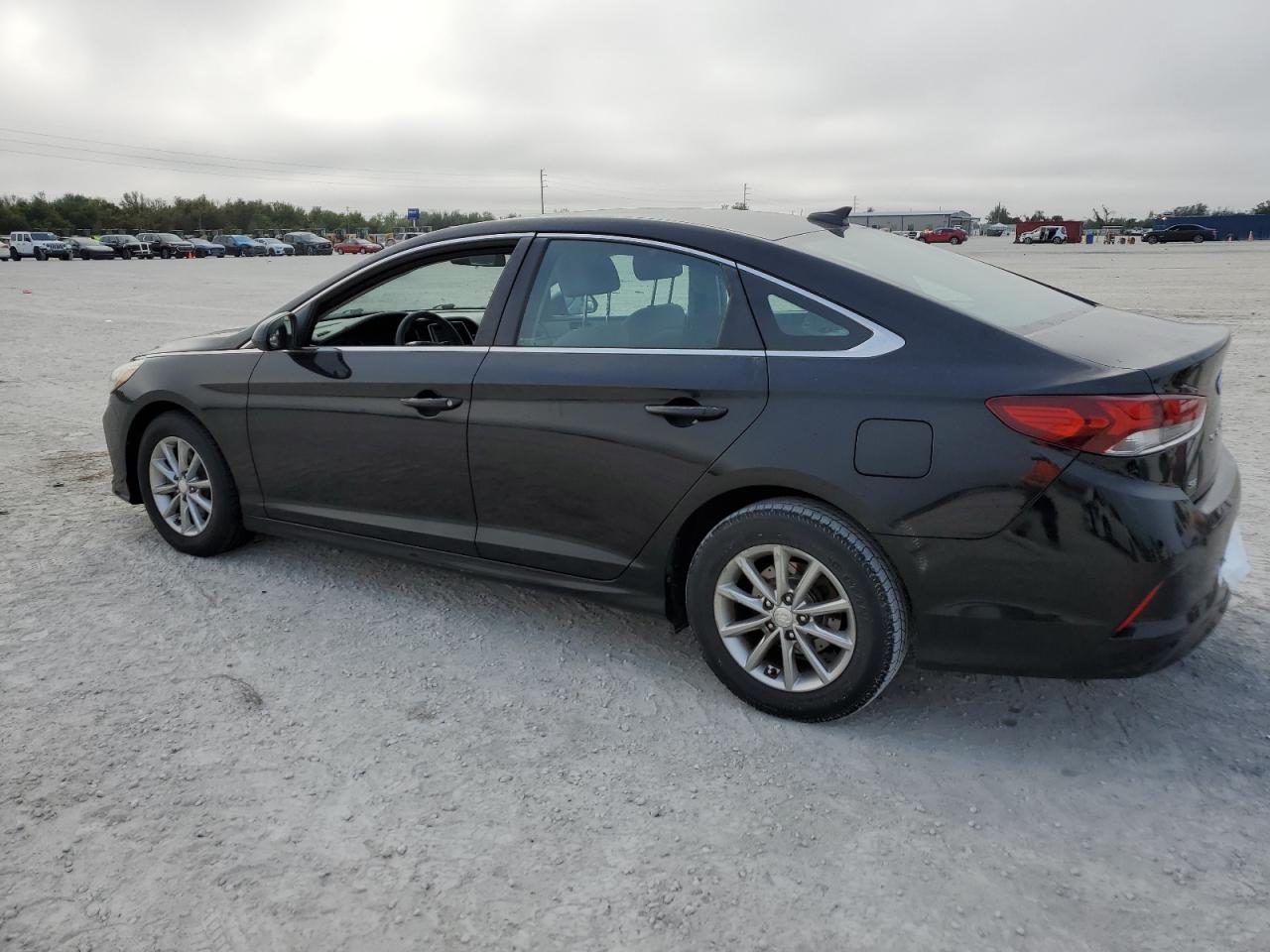 5NPE24AF5JH683392 2018 HYUNDAI SONATA - Image 2