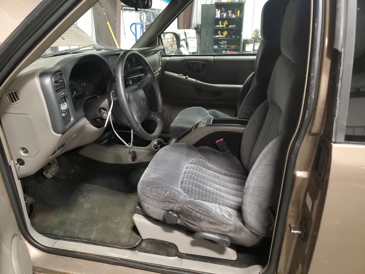 2003 Chevrolet S-10 Pickup - Image 7