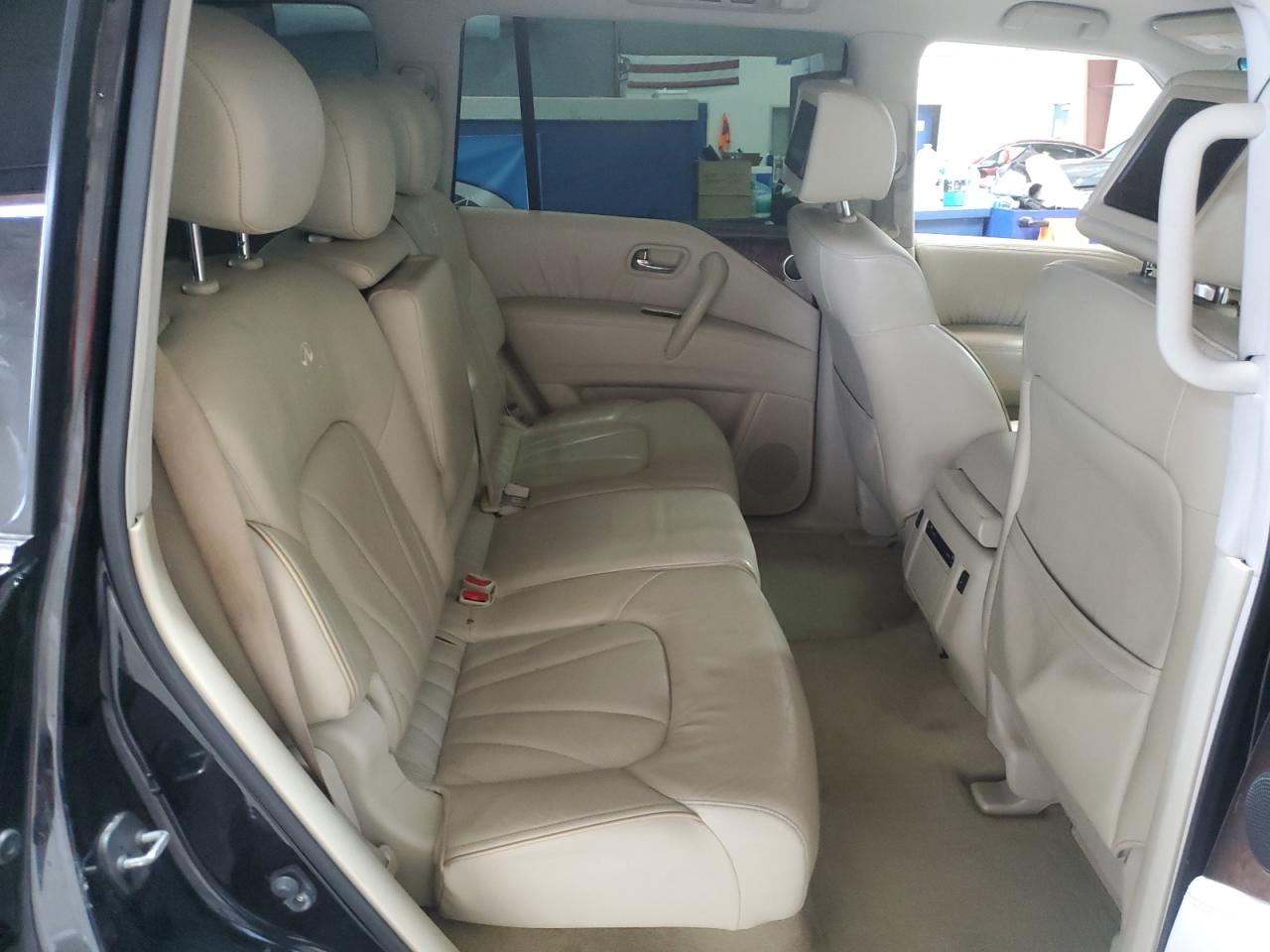 2011 Infiniti QX56 - Image 11