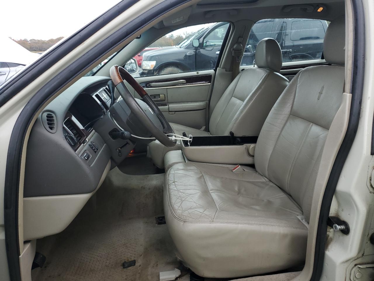 2007 Lincoln Town Car Signature Limited VIN: 1LNHM82V77Y638767 Lot: 93918985