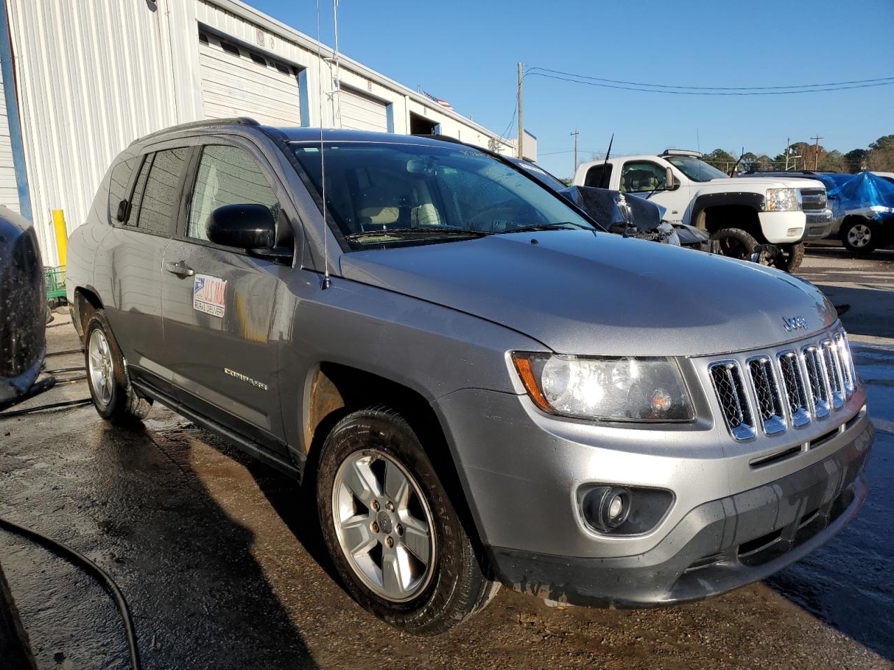 VIN 1C4NJCBA7GD576374 2016 JEEP COMPASS no.4