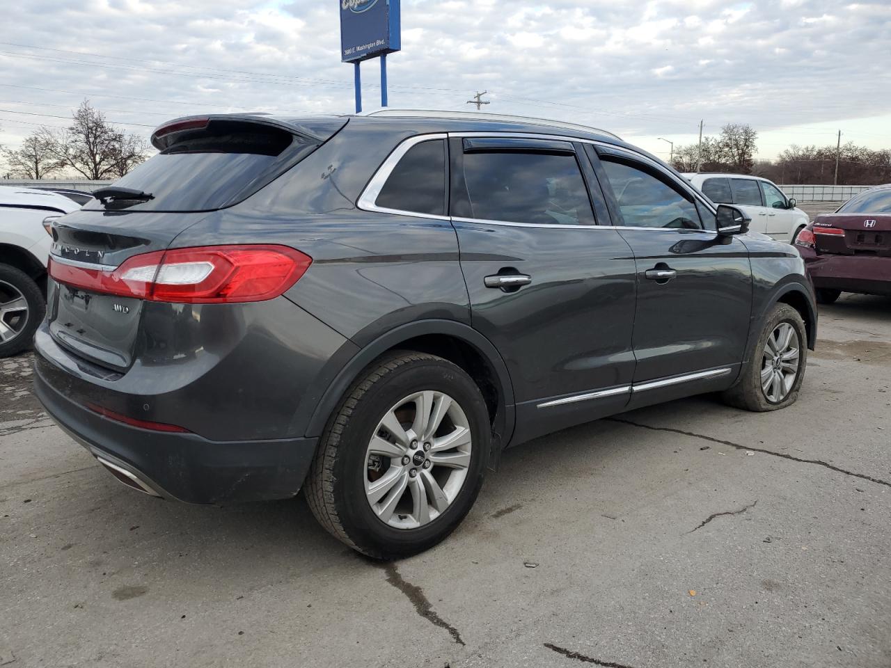 2018 Lincoln MKX - Image 3