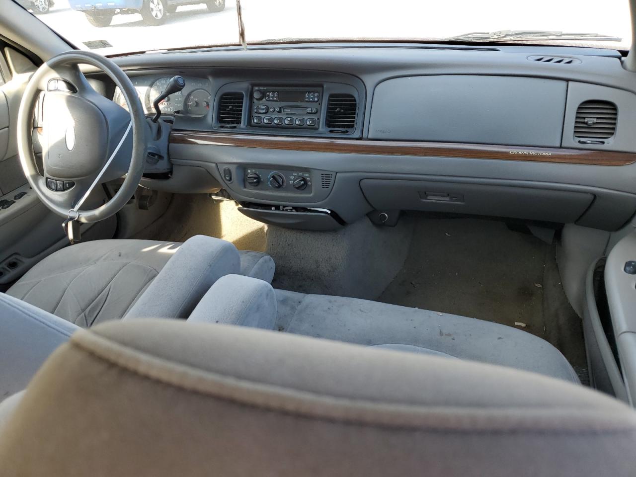 2001 Ford Crown Victoria - Image 8