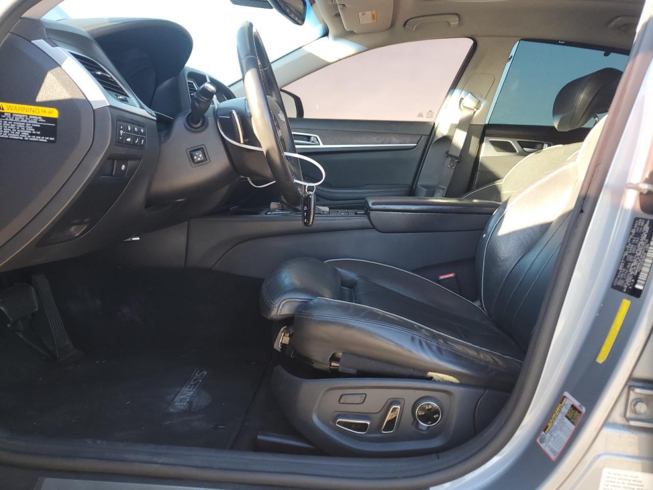 2015 Hyundai Genesis 5.0L VIN: KMHGN4JFXFU073710 Lot: 84260694