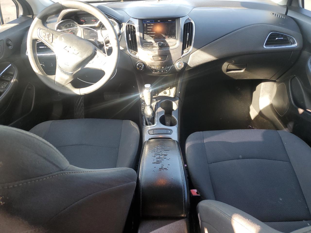 2019 Chevrolet Cruze - Image 8