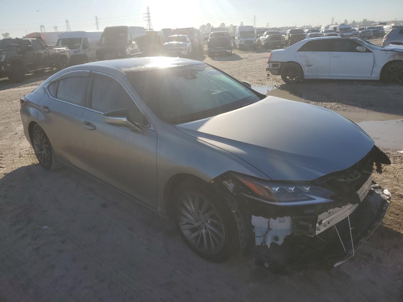 2020 Lexus ES - Image 4