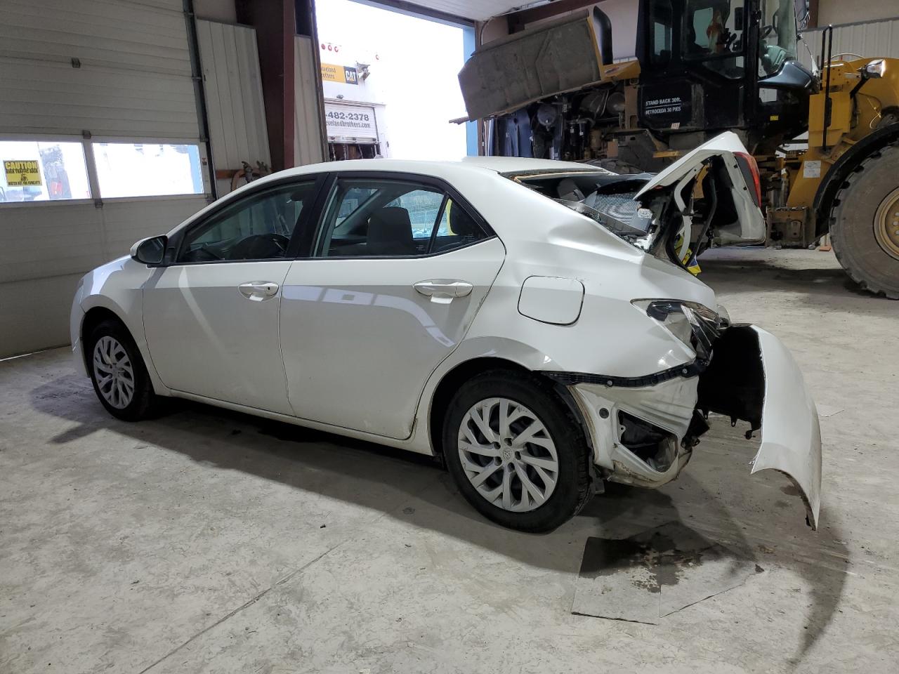 VIN 5YFBURHE6JP810385 2018 TOYOTA COROLLA no.2