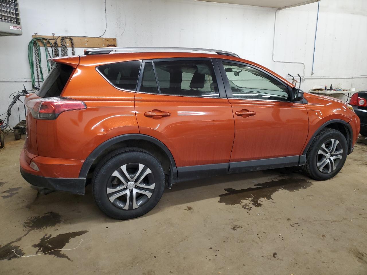 VIN JTMBFREV9GJ073470 2016 TOYOTA RAV4 no.3