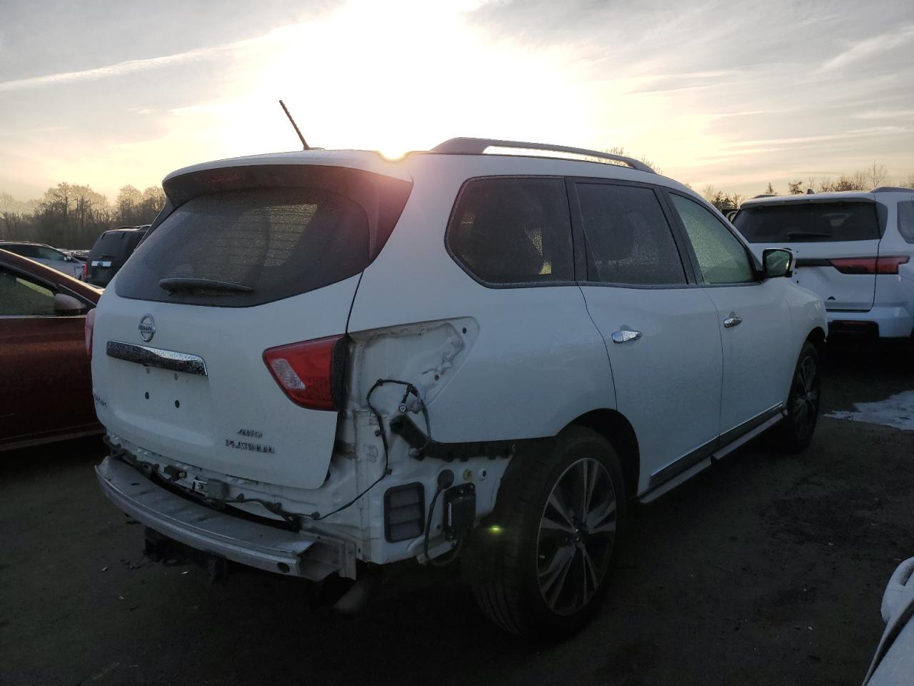 VIN 5N1DR2MM5HC616718 2017 NISSAN PATHFINDER no.3