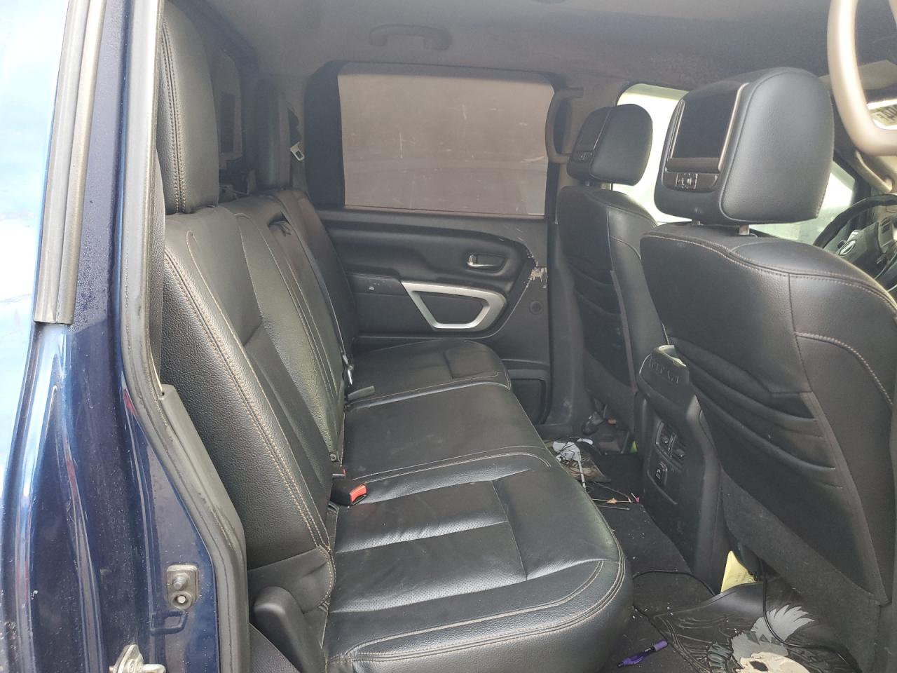 2017 Nissan Titan - Image 10