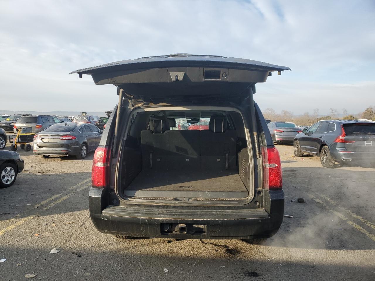 2016 Chevrolet Suburban - Image 6
