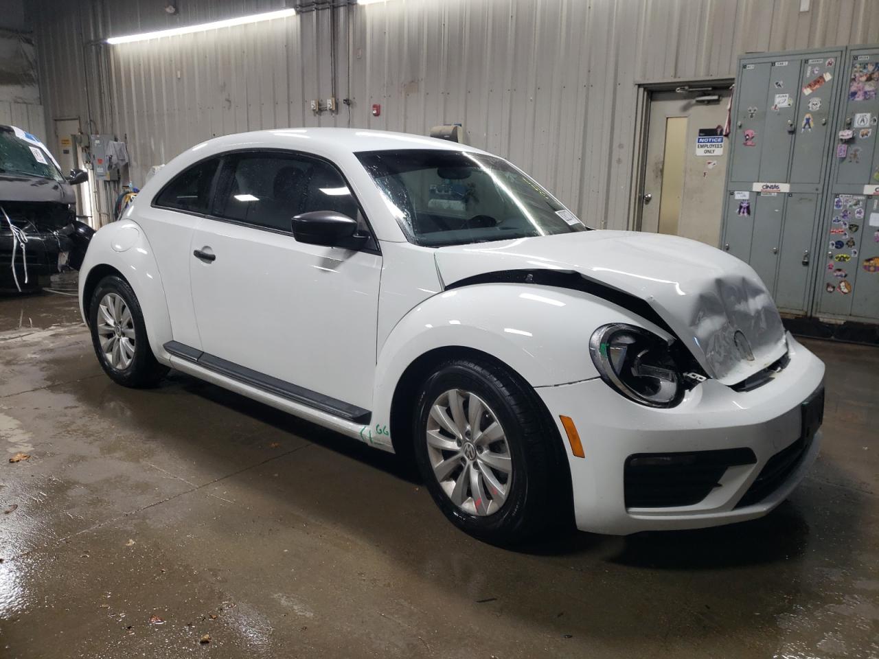 2018 Volkswagen Beetle - Image 4