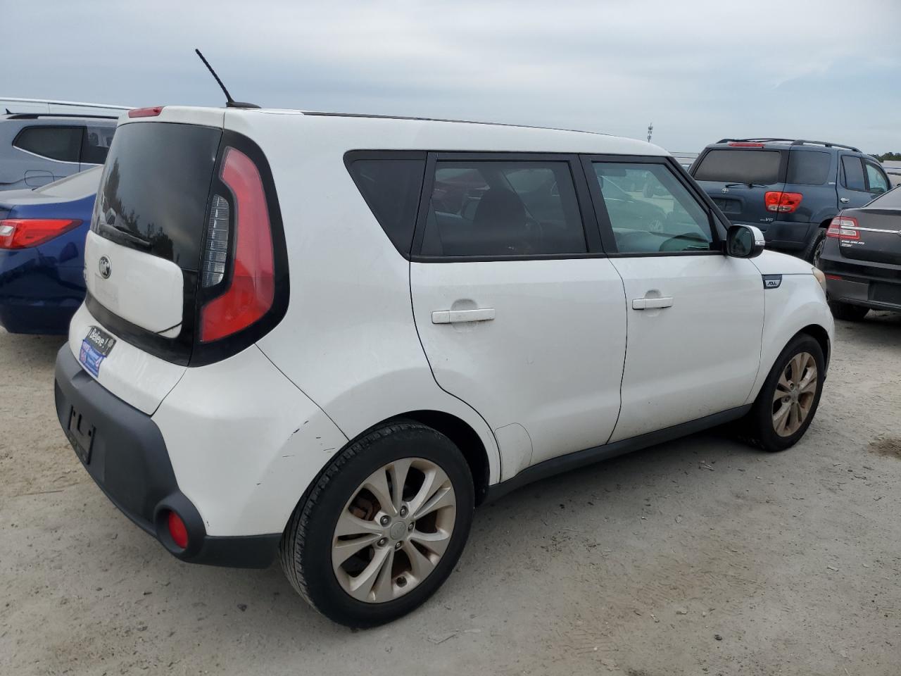 VIN KNDJP3A5XE7061639 2014 KIA SOUL no.3