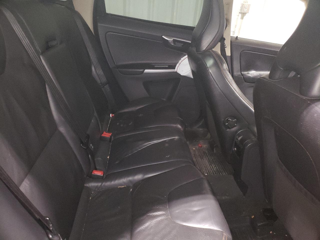 2010 Volvo XC60 - Image 12