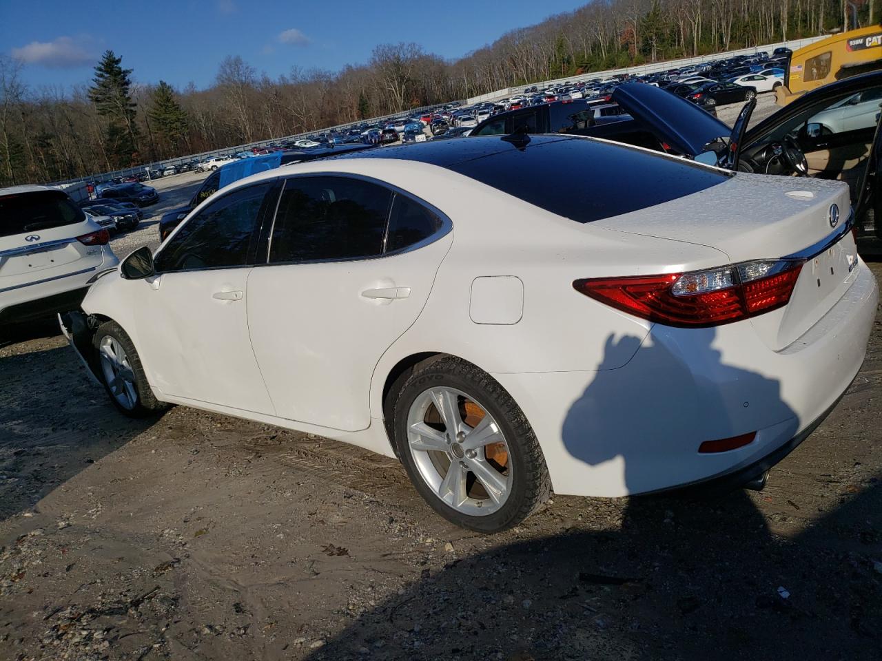 2015 Lexus ES - Image 2