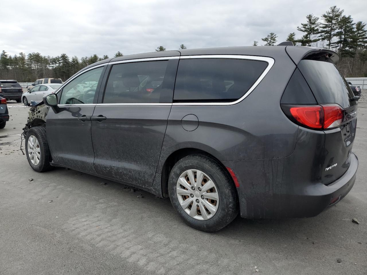 2018 Chrysler Pacifica - Image 2