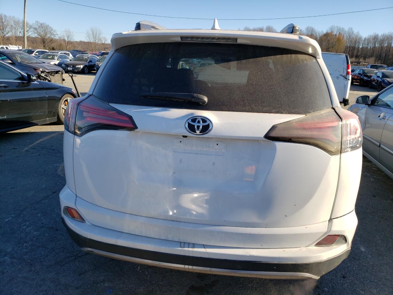 VIN 2T3RFREV5JW705470 2018 TOYOTA RAV4 no.6