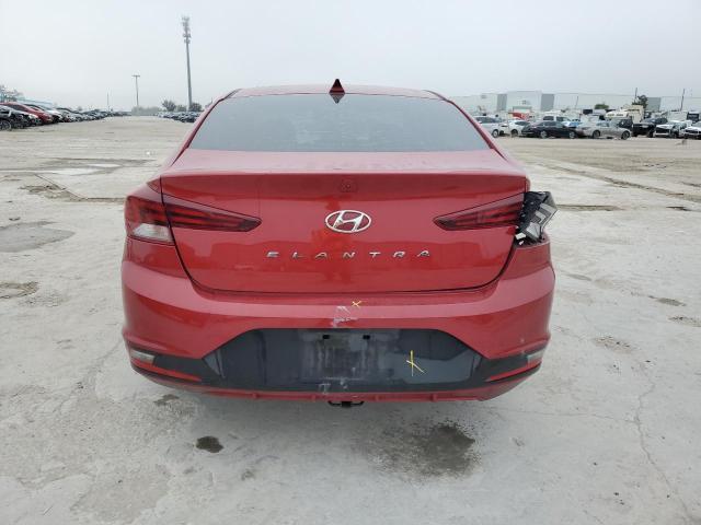  HYUNDAI ELANTRA 2019 Красный