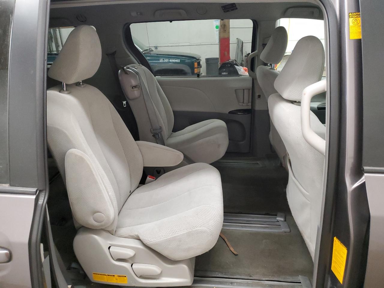 2013 Toyota Sienna - Image 11