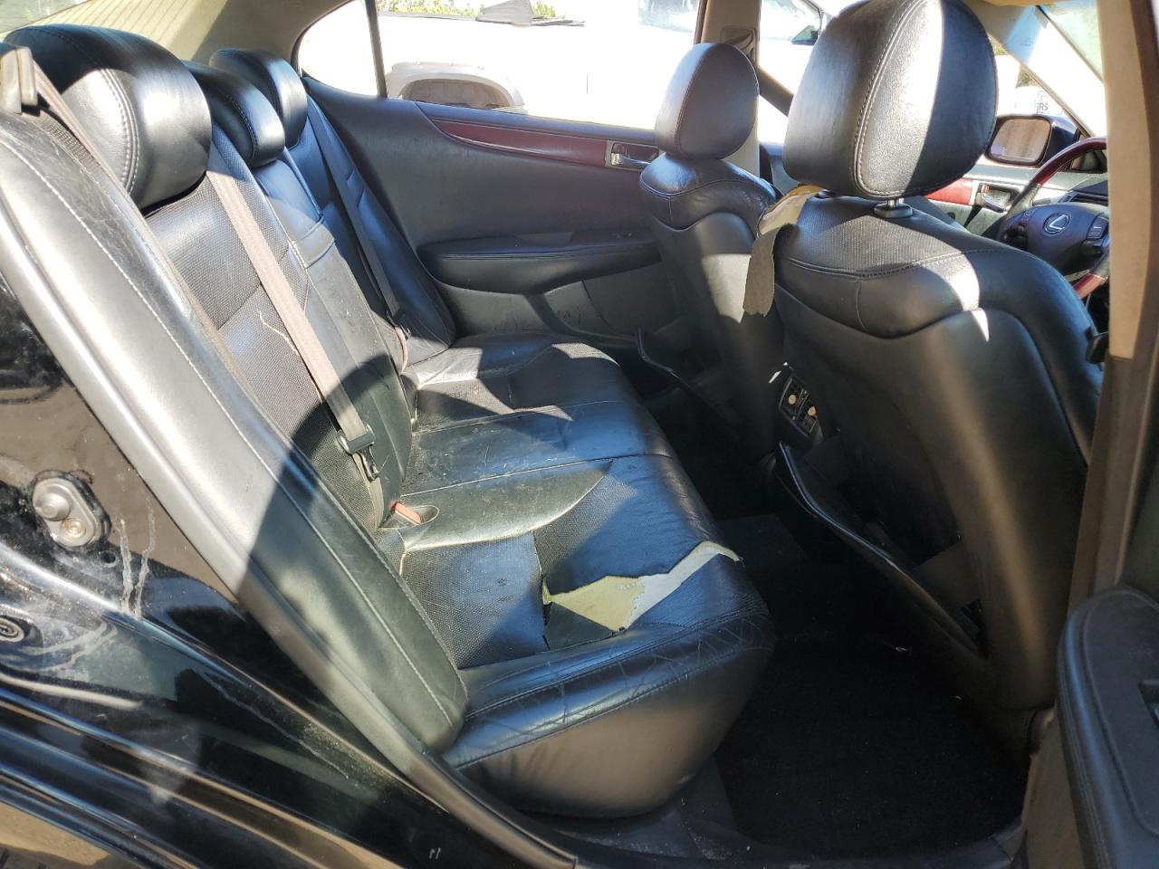 2005 Lexus ES - Image 10