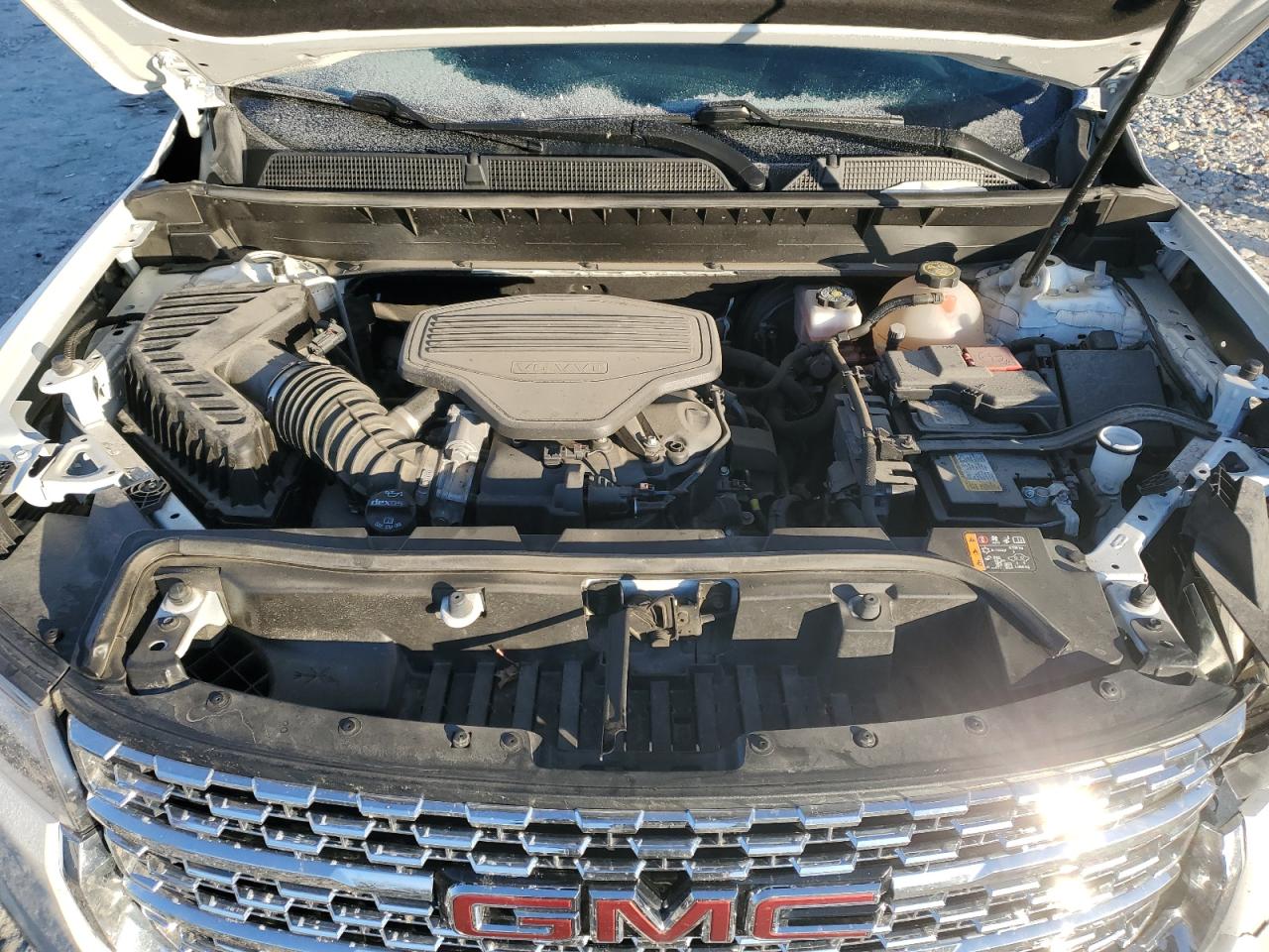 2022 GMC Acadia - Image 13