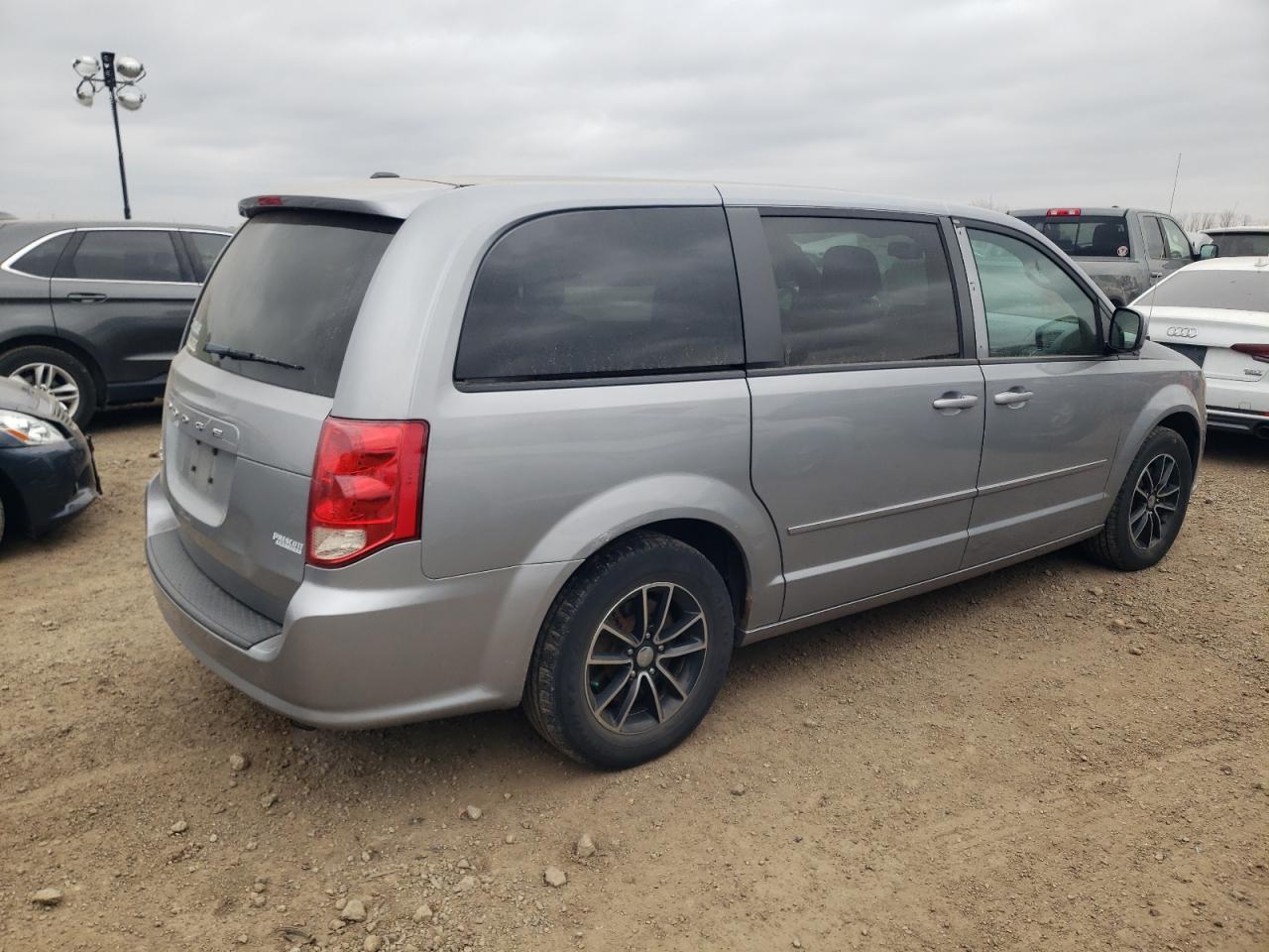 2015 Dodge Caravan - Image 3