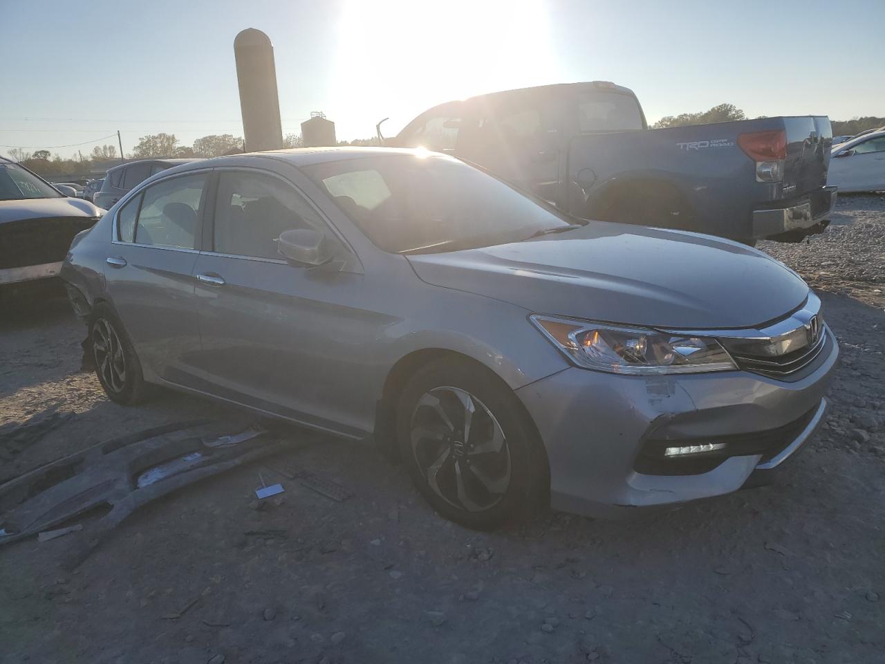 VIN 1HGCR3F88HA040206 2017 HONDA ACCORD no.4