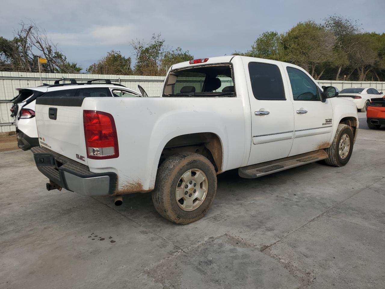 2011 GMC Sierra - Image 3