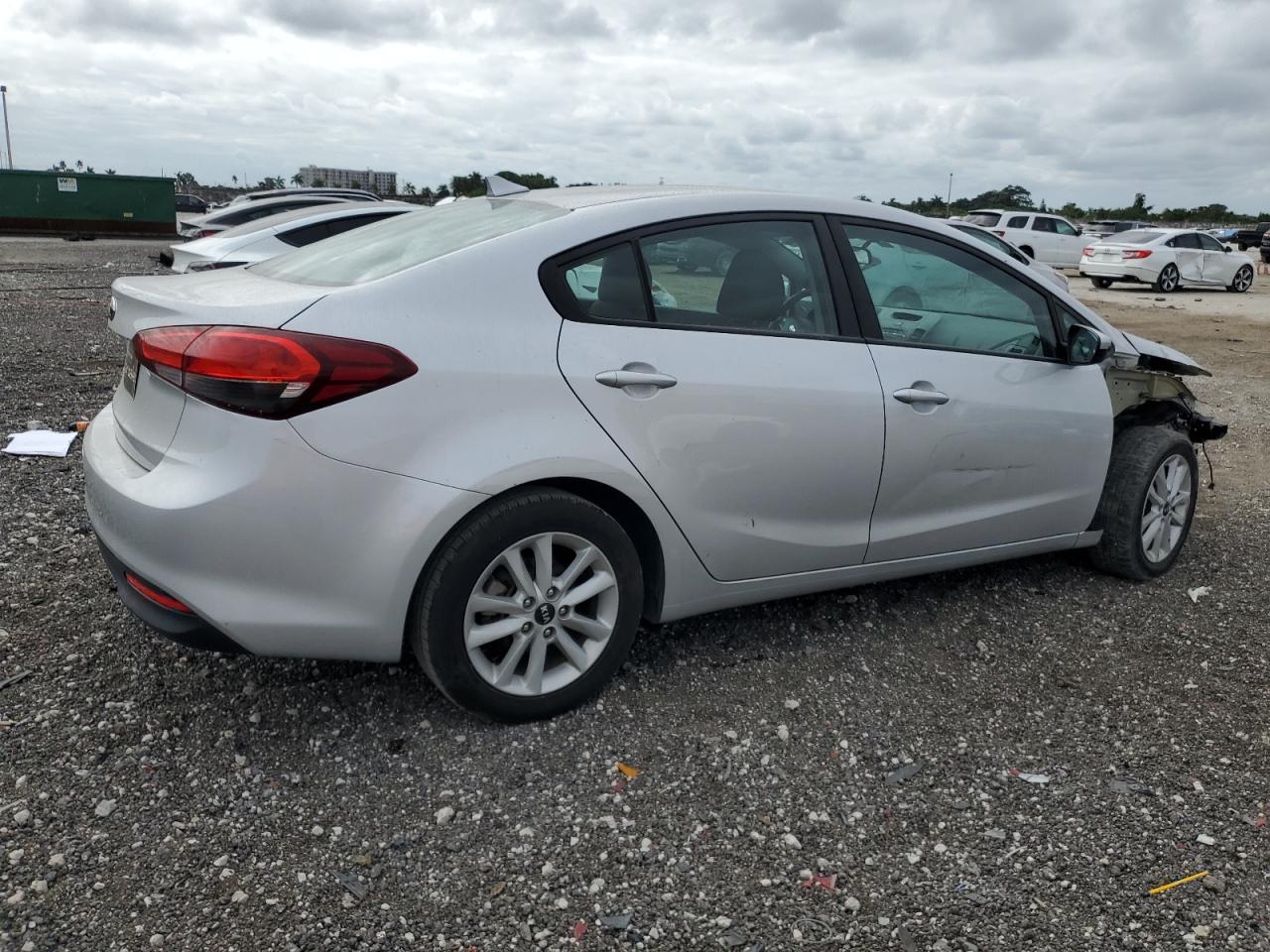 2017 Kia Forte - Image 3