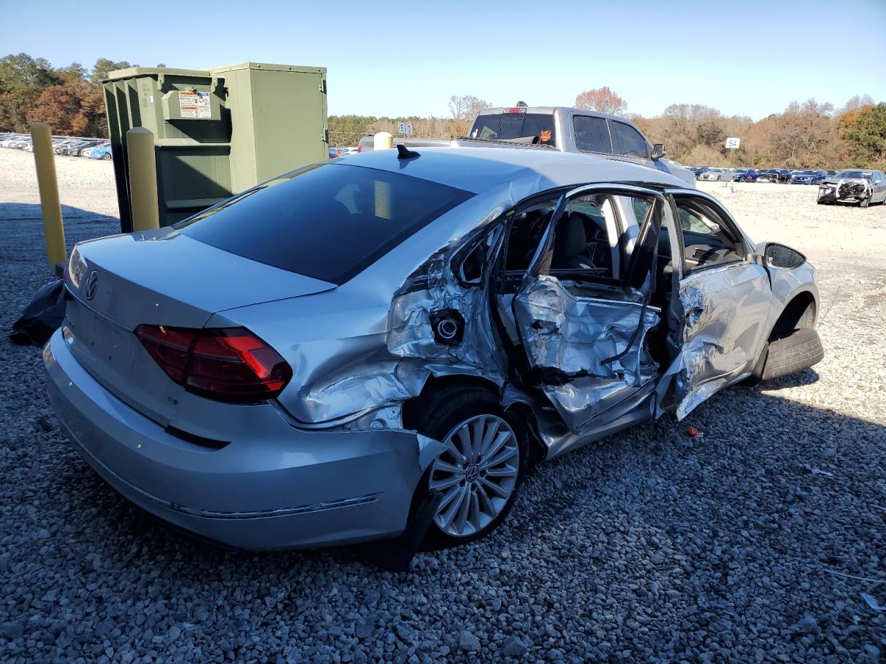 2016 Volkswagen Passat - Image 3