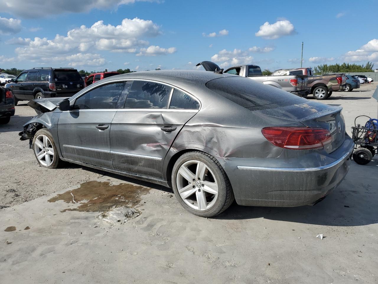2016 Volkswagen Passat CC - Image 2