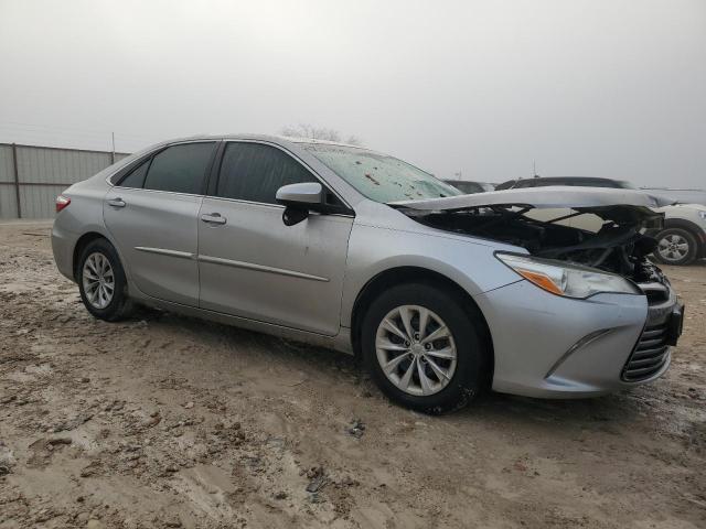 Sedans TOYOTA CAMRY 2016 Srebrny