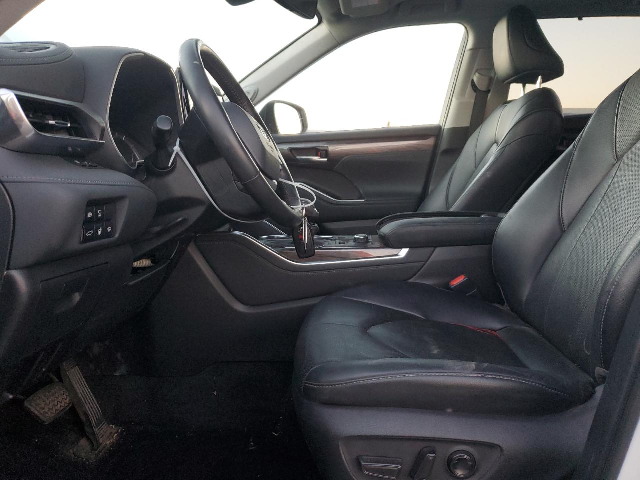 2022 Toyota Highlander - Image 7