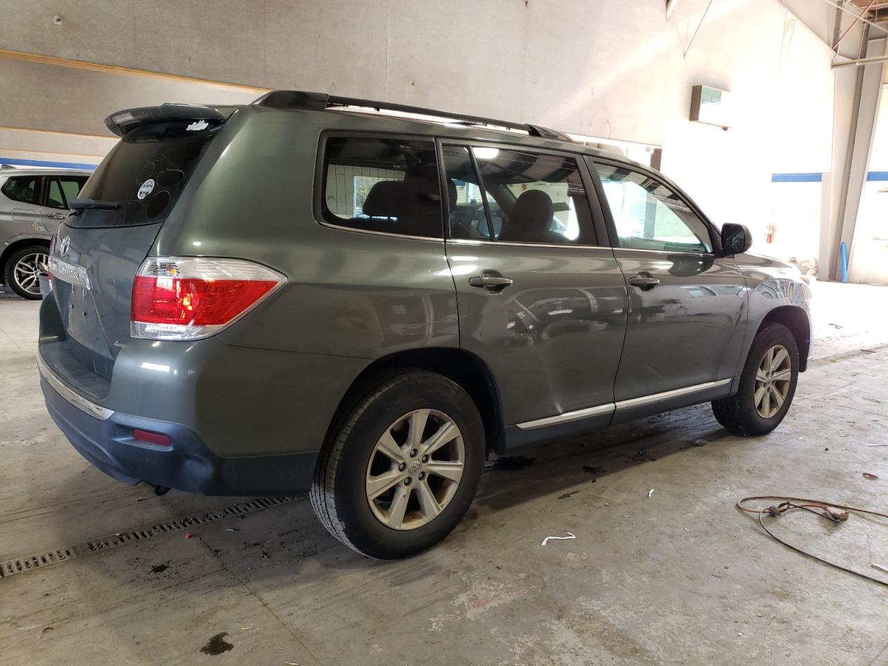 VIN 5TDBK3EH0DS268553 2013 TOYOTA HIGHLANDER no.3