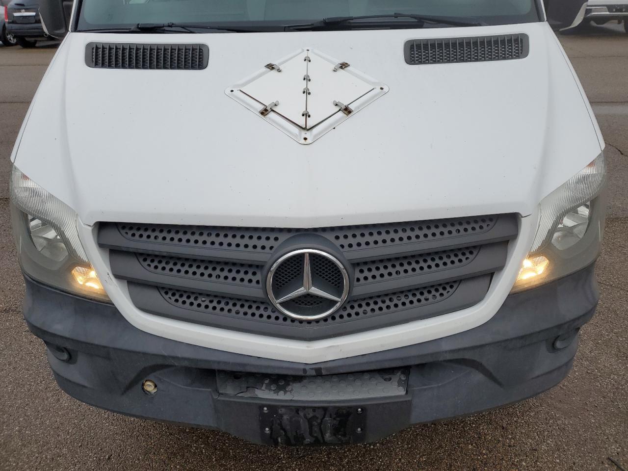 2016 Mercedes-Benz Sprinter - Image 12